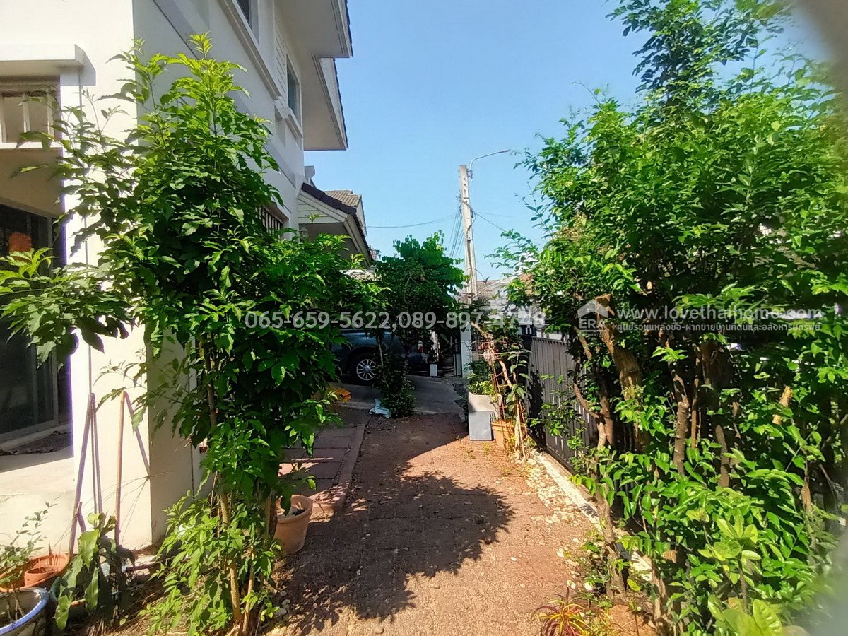 ขายบ้านเดี่ยวถนนนครอินทร์ ม.มัณฑนา ปิ่นเกล้า-พระราม 5 บางกรวย นนทบุรี หลังริม พื้นที่ 64 ตรว. ขายเพียงแค่ 5.29 ล้านเท่านั้น รับประกันเลยว่าขายถูกกว่าทุกหลังในโครงการนี้แล้ว บ้านถูกขนาดนี้ไม่มีหลุดมาบ่อยๆนะครับ