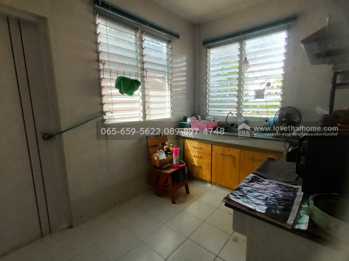 ขายบ้านเดี่ยวถนนนครอินทร์ ม.มัณฑนา ปิ่นเกล้า-พระราม 5 บางกรวย นนทบุรี หลังริม พื้นที่ 64 ตรว. ขายเพียงแค่ 5.29 ล้านเท่านั้น รับประกันเลยว่าขายถูกกว่าทุกหลังในโครงการนี้แล้ว บ้านถูกขนาดนี้ไม่มีหลุดมาบ่อยๆนะครับ