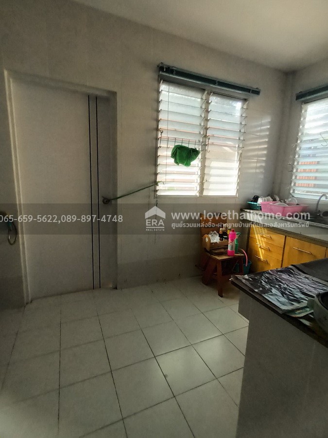 ขายบ้านเดี่ยวถนนนครอินทร์ ม.มัณฑนา ปิ่นเกล้า-พระราม 5 บางกรวย นนทบุรี หลังริม พื้นที่ 64 ตรว. ขายเพียงแค่ 5.29 ล้านเท่านั้น รับประกันเลยว่าขายถูกกว่าทุกหลังในโครงการนี้แล้ว บ้านถูกขนาดนี้ไม่มีหลุดมาบ่อยๆนะครับ