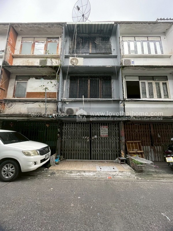 ขายตึกแถว 3 ชั้น ซอยสาธุประดิษฐ์16 ทำเลใจกลางเมือง พระราม3 พื้นที่ 10 ตรว. ขายเพียง 3 ล้านเท่านั้น ถูกสุดในย่านนี้แล้วจร้า จะรออะไรอีกคะ รีบเลย!!