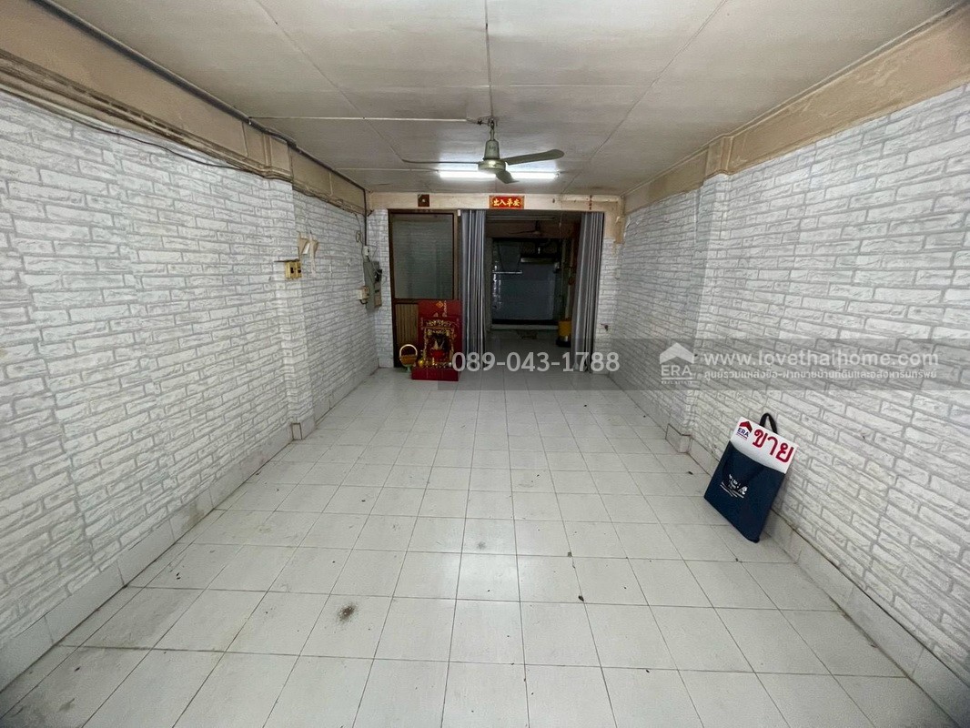 ขายตึกแถว 3 ชั้น ซอยสาธุประดิษฐ์16 ทำเลใจกลางเมือง พระราม3 พื้นที่ 10 ตรว. ขายเพียง 3 ล้านเท่านั้น ถูกสุดในย่านนี้แล้วจร้า จะรออะไรอีกคะ รีบเลย!!