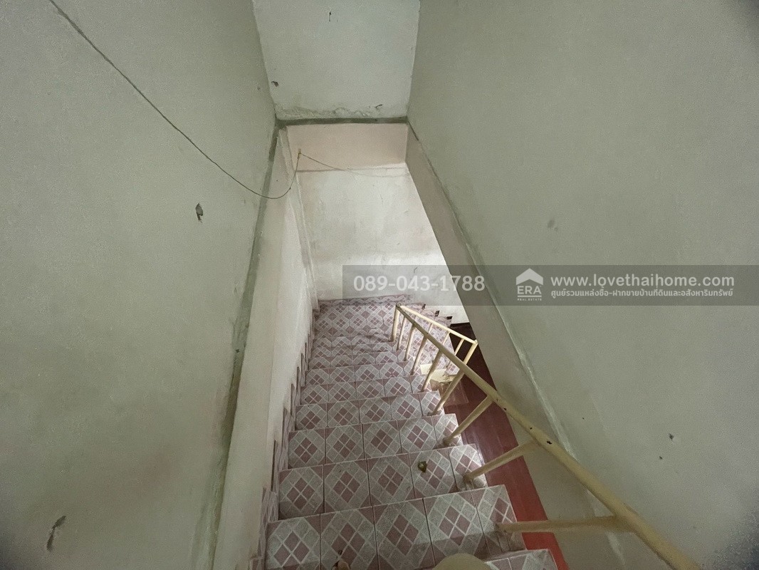 ขายตึกแถว 3 ชั้น ซอยสาธุประดิษฐ์16 ทำเลใจกลางเมือง พระราม3 พื้นที่ 10 ตรว. ขายเพียง 3 ล้านเท่านั้น ถูกสุดในย่านนี้แล้วจร้า จะรออะไรอีกคะ รีบเลย!!