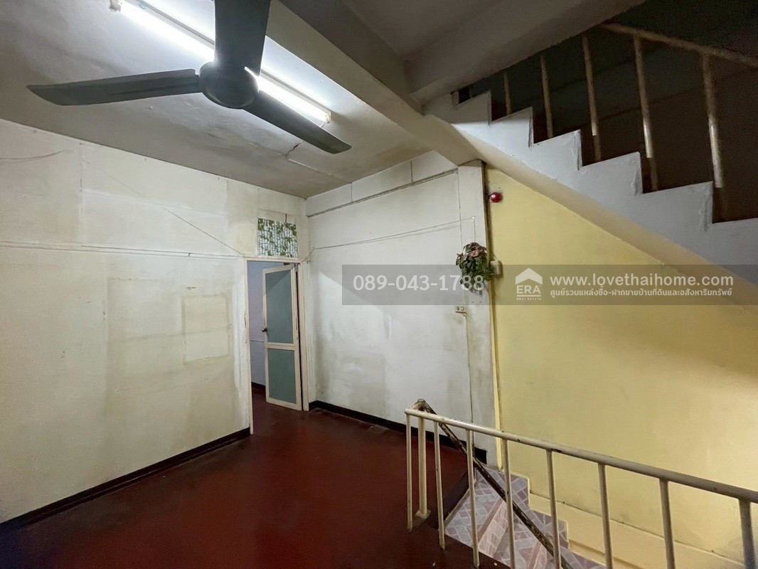 ขายตึกแถว 3 ชั้น ซอยสาธุประดิษฐ์16 ทำเลใจกลางเมือง พระราม3 พื้นที่ 10 ตรว. ขายเพียง 3 ล้านเท่านั้น ถูกสุดในย่านนี้แล้วจร้า จะรออะไรอีกคะ รีบเลย!!