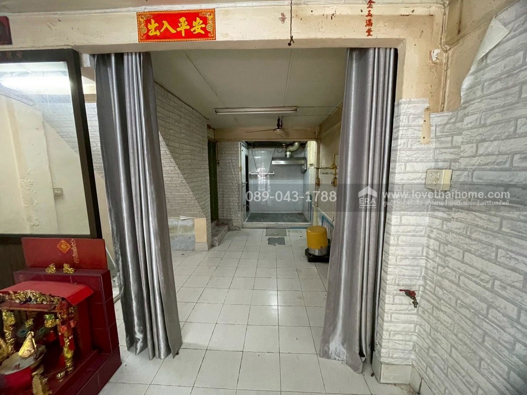 ขายตึกแถว 3 ชั้น ซอยสาธุประดิษฐ์16 ทำเลใจกลางเมือง พระราม3 พื้นที่ 10 ตรว. ขายเพียง 3 ล้านเท่านั้น ถูกสุดในย่านนี้แล้วจร้า จะรออะไรอีกคะ รีบเลย!!