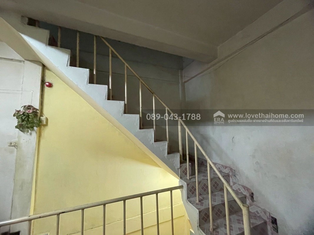 ขายตึกแถว 3 ชั้น ซอยสาธุประดิษฐ์16 ทำเลใจกลางเมือง พระราม3 พื้นที่ 10 ตรว. ขายเพียง 3 ล้านเท่านั้น ถูกสุดในย่านนี้แล้วจร้า จะรออะไรอีกคะ รีบเลย!!