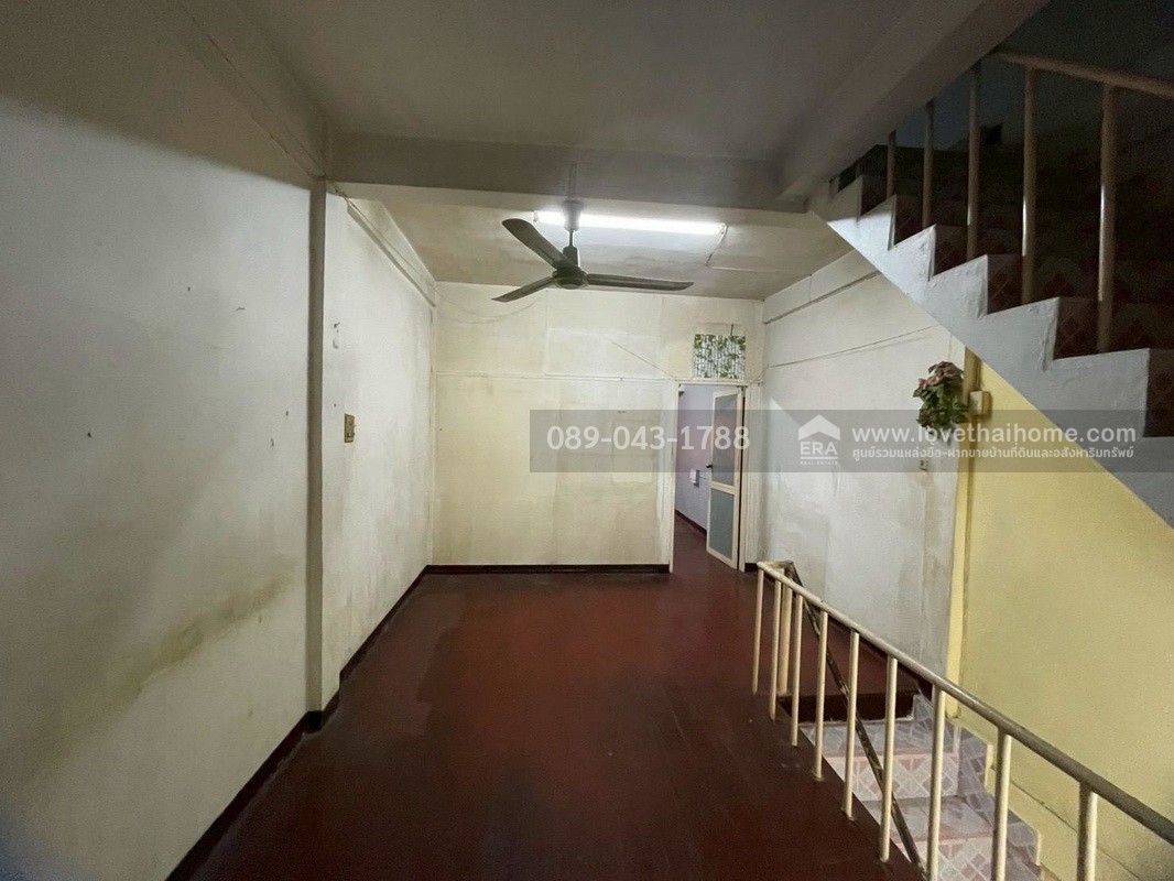 ขายตึกแถว 3 ชั้น ซอยสาธุประดิษฐ์16 ทำเลใจกลางเมือง พระราม3 พื้นที่ 10 ตรว. ขายเพียง 3 ล้านเท่านั้น ถูกสุดในย่านนี้แล้วจร้า จะรออะไรอีกคะ รีบเลย!!