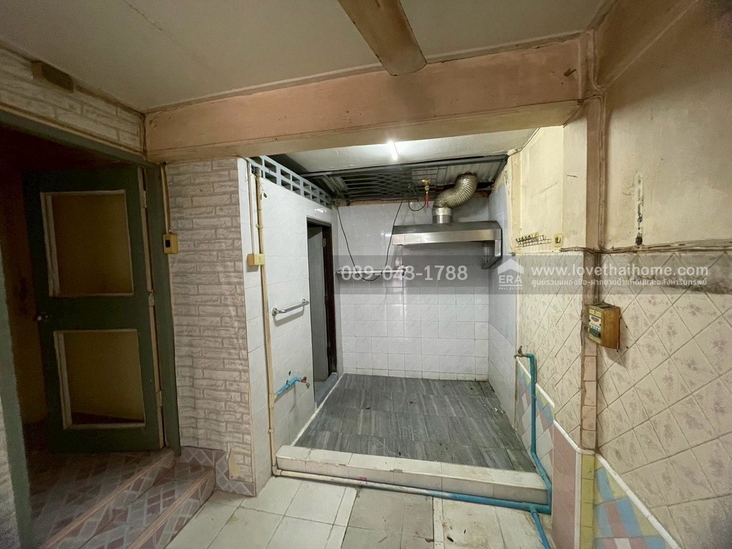 ขายตึกแถว 3 ชั้น ซอยสาธุประดิษฐ์16 ทำเลใจกลางเมือง พระราม3 พื้นที่ 10 ตรว. ขายเพียง 3 ล้านเท่านั้น ถูกสุดในย่านนี้แล้วจร้า จะรออะไรอีกคะ รีบเลย!!