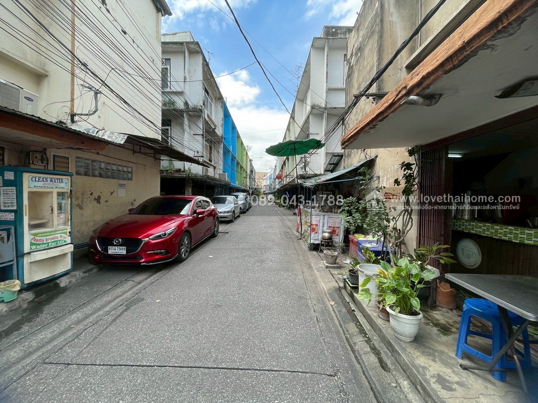 ขายตึกแถว 3 ชั้น ซอยสาธุประดิษฐ์16 ทำเลใจกลางเมือง พระราม3 พื้นที่ 10 ตรว. ขายเพียง 3 ล้านเท่านั้น ถูกสุดในย่านนี้แล้วจร้า จะรออะไรอีกคะ รีบเลย!!