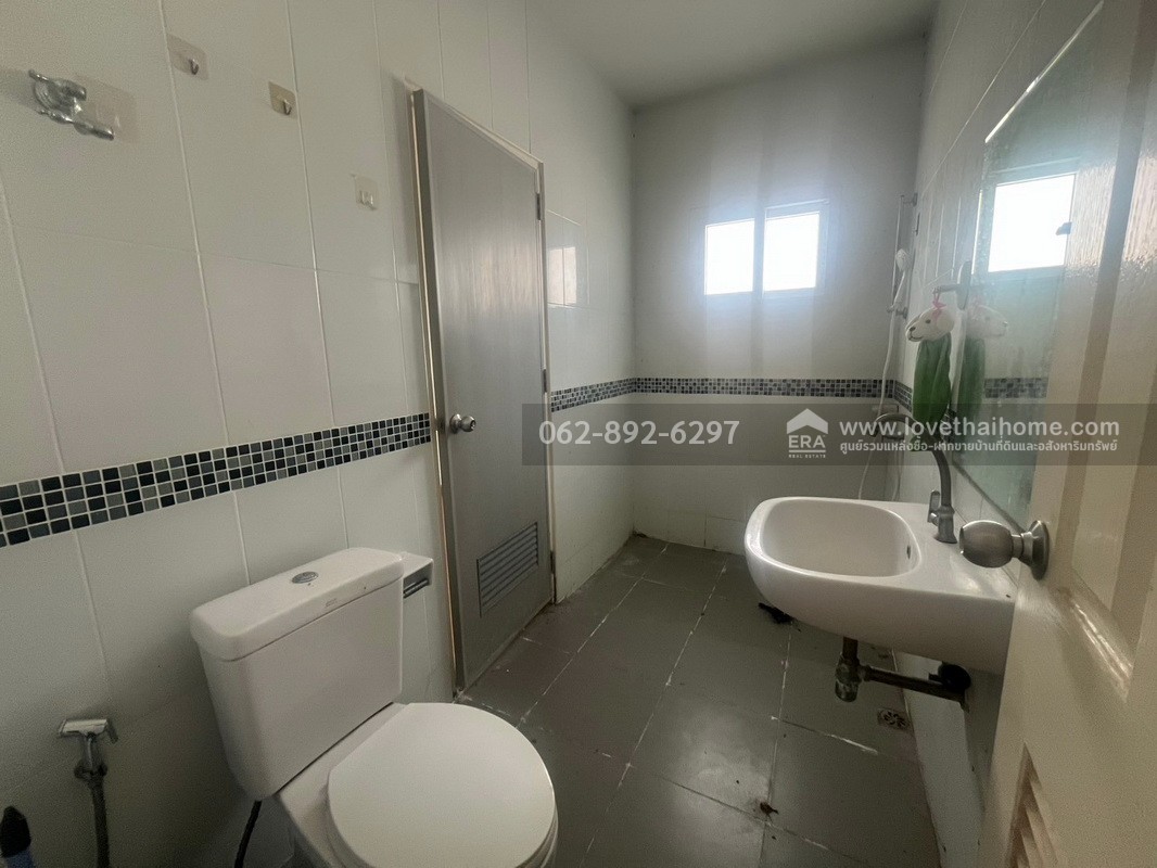 ขายบ้านเดี่ยวย่านหนองจอก หมู่บ้านดิ เอ็กซ์เทนโซ (The Extenso) ถนนสังฆสันติสุข พื้นที่102.7ตารางวา หลังมุม สภาพดี ขายเพียงแค่3.6ล้านบาทเท่านั้น 