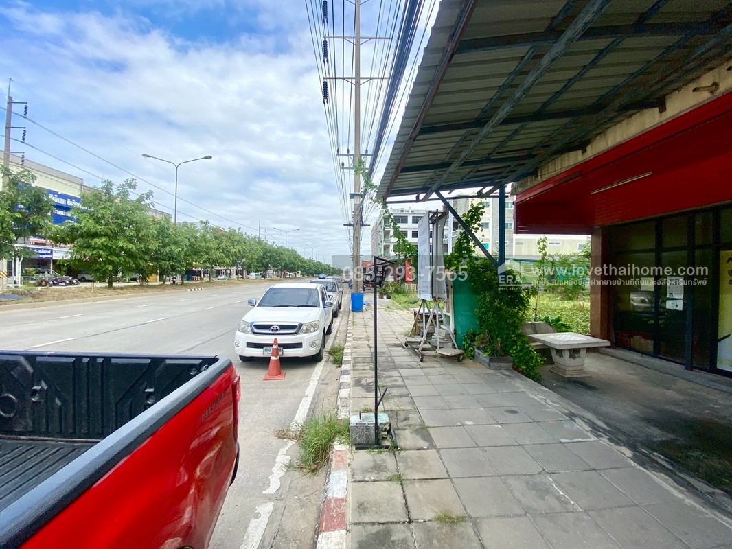 ขายตึกแถว 3.5 ชั้น ติดถนนใหญ่กรุงเทพ-ปทุมธานี ปากซอยสมประสงค์ มี 2 คูหา พื้นที่ 48 ตรว. ทำเลดีมาก เหมาะแก่การลงทุน ใกล้แยกปทุมวิไล เพียง 500 เมตร
