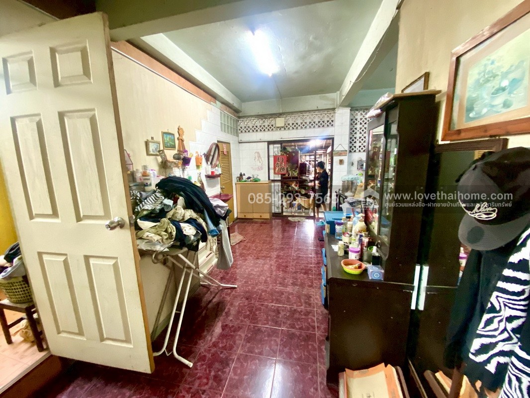 ขายตึกแถว 3.5 ชั้น ติดถนนใหญ่กรุงเทพ-ปทุมธานี ปากซอยสมประสงค์ มี 2 คูหา พื้นที่ 48 ตรว. ทำเลดีมาก เหมาะแก่การลงทุน ใกล้แยกปทุมวิไล เพียง 500 เมตร