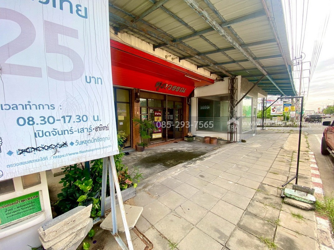 ขายตึกแถว 3.5 ชั้น ติดถนนใหญ่กรุงเทพ-ปทุมธานี ปากซอยสมประสงค์ มี 2 คูหา พื้นที่ 48 ตรว. ทำเลดีมาก เหมาะแก่การลงทุน ใกล้แยกปทุมวิไล เพียง 500 เมตร