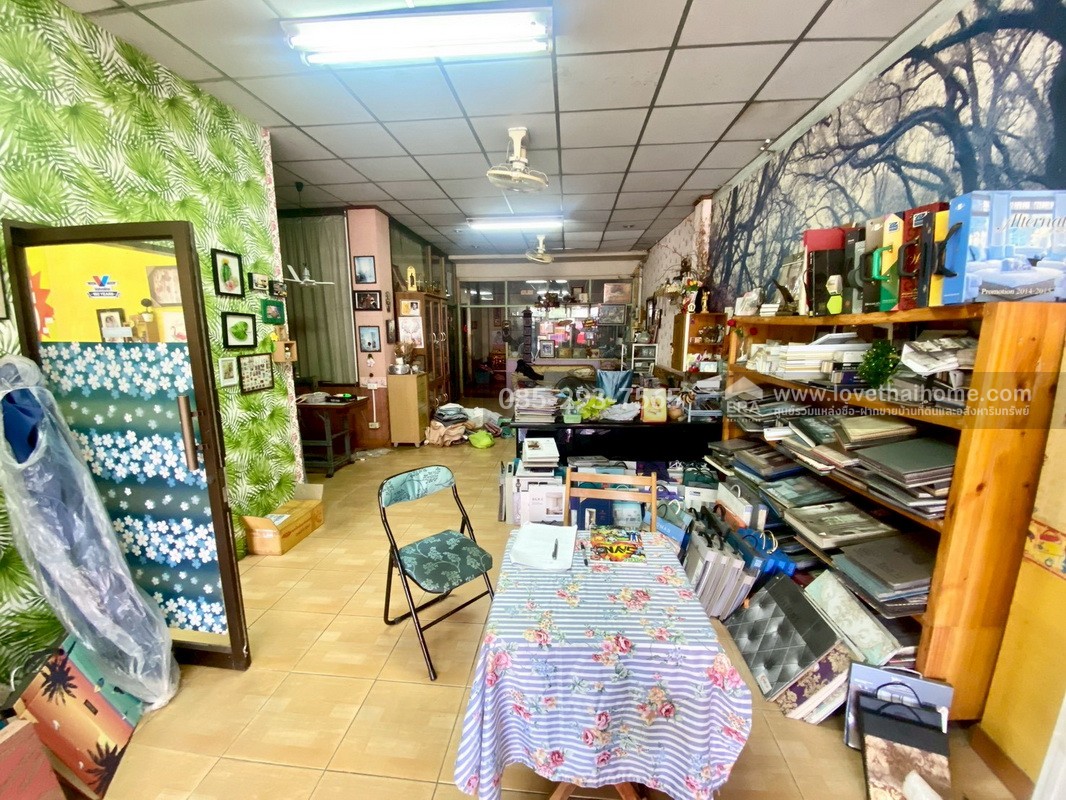 ขายตึกแถว 3.5 ชั้น ติดถนนใหญ่กรุงเทพ-ปทุมธานี ปากซอยสมประสงค์ มี 2 คูหา พื้นที่ 48 ตรว. ทำเลดีมาก เหมาะแก่การลงทุน ใกล้แยกปทุมวิไล เพียง 500 เมตร