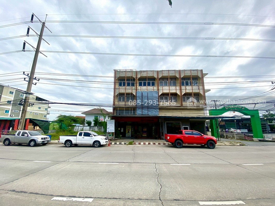 ขายตึกแถว 3.5 ชั้น ติดถนนใหญ่กรุงเทพ-ปทุมธานี ปากซอยสมประสงค์ มี 2 คูหา พื้นที่ 48 ตรว. ทำเลดีมาก เหมาะแก่การลงทุน ใกล้แยกปทุมวิไล เพียง 500 เมตร