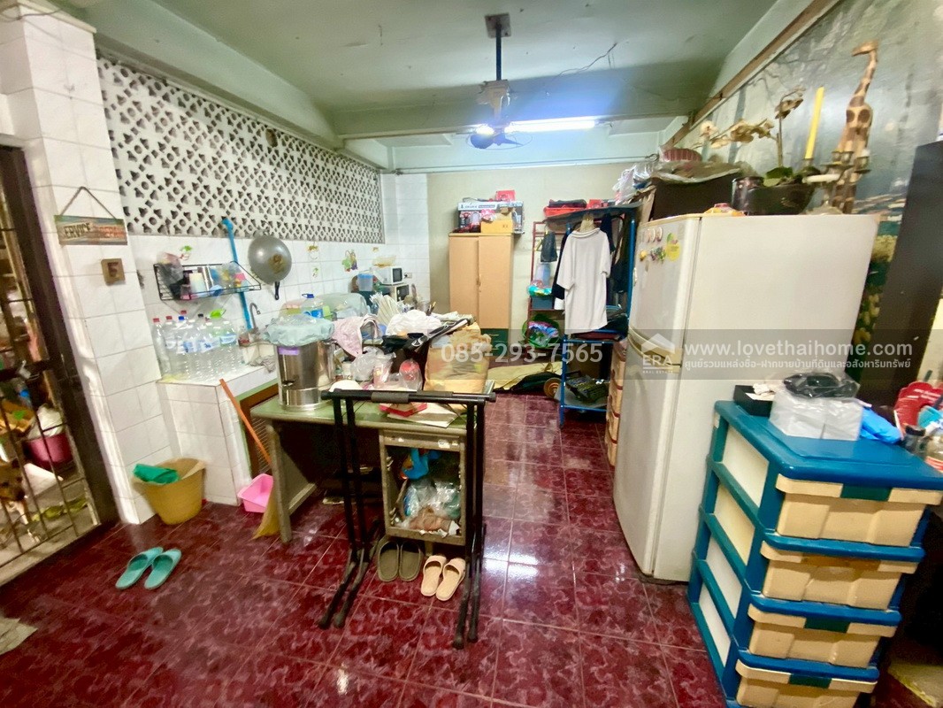 ขายตึกแถว 3.5 ชั้น ติดถนนใหญ่กรุงเทพ-ปทุมธานี ปากซอยสมประสงค์ มี 2 คูหา พื้นที่ 48 ตรว. ทำเลดีมาก เหมาะแก่การลงทุน ใกล้แยกปทุมวิไล เพียง 500 เมตร