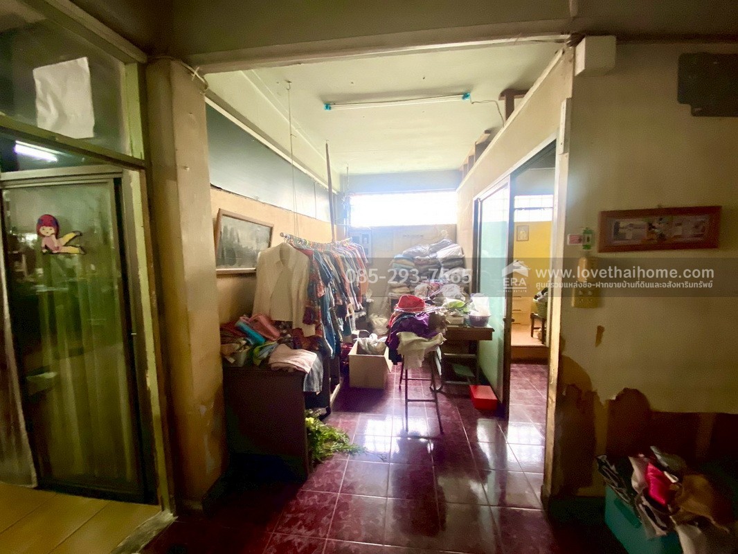 ขายตึกแถว 3.5 ชั้น ติดถนนใหญ่กรุงเทพ-ปทุมธานี ปากซอยสมประสงค์ มี 2 คูหา พื้นที่ 48 ตรว. ทำเลดีมาก เหมาะแก่การลงทุน ใกล้แยกปทุมวิไล เพียง 500 เมตร