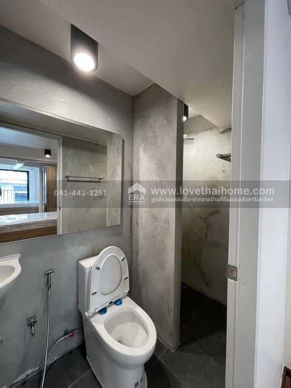 ขายหอพัก3ชั้น ถนนสี่พระยา ซอยถนนนเรศ  พื้นที่29ตรว. ขายเพียง25ล้าน ตึกปรับปรุงใหม่ ติดถนนซอย2ด้าน ทั้งซอยเติมทรัพย์กับซอยน้อมจิตร ห่างจากถนนสี่พระยาเพียงแค่250เมตรเท่านั้น