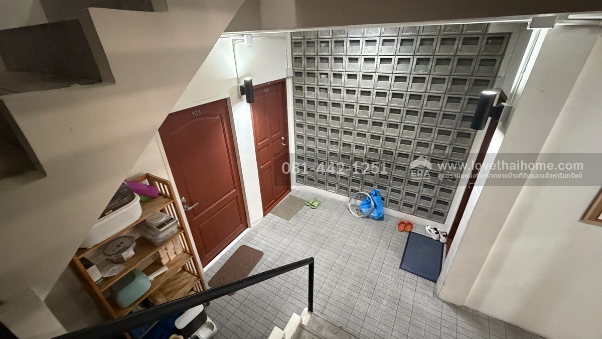 ขายหอพัก3ชั้น ถนนสี่พระยา ซอยถนนนเรศ  พื้นที่29ตรว. ขายเพียง25ล้าน ตึกปรับปรุงใหม่ ติดถนนซอย2ด้าน ทั้งซอยเติมทรัพย์กับซอยน้อมจิตร ห่างจากถนนสี่พระยาเพียงแค่250เมตรเท่านั้น