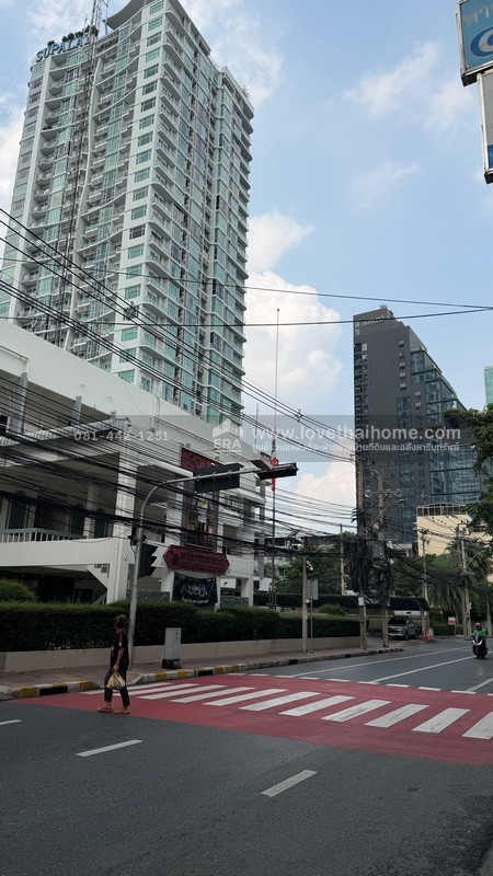 ขายหอพัก3ชั้น ถนนสี่พระยา ซอยถนนนเรศ  พื้นที่29ตรว. ขายเพียง25ล้าน ตึกปรับปรุงใหม่ ติดถนนซอย2ด้าน ทั้งซอยเติมทรัพย์กับซอยน้อมจิตร ห่างจากถนนสี่พระยาเพียงแค่250เมตรเท่านั้น