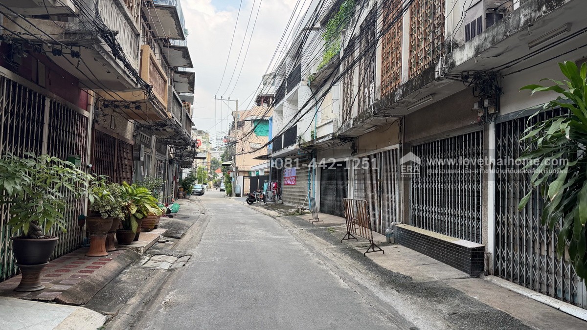 ขายหอพัก3ชั้น ถนนสี่พระยา ซอยถนนนเรศ  พื้นที่29ตรว. ขายเพียง25ล้าน ตึกปรับปรุงใหม่ ติดถนนซอย2ด้าน ทั้งซอยเติมทรัพย์กับซอยน้อมจิตร ห่างจากถนนสี่พระยาเพียงแค่250เมตรเท่านั้น