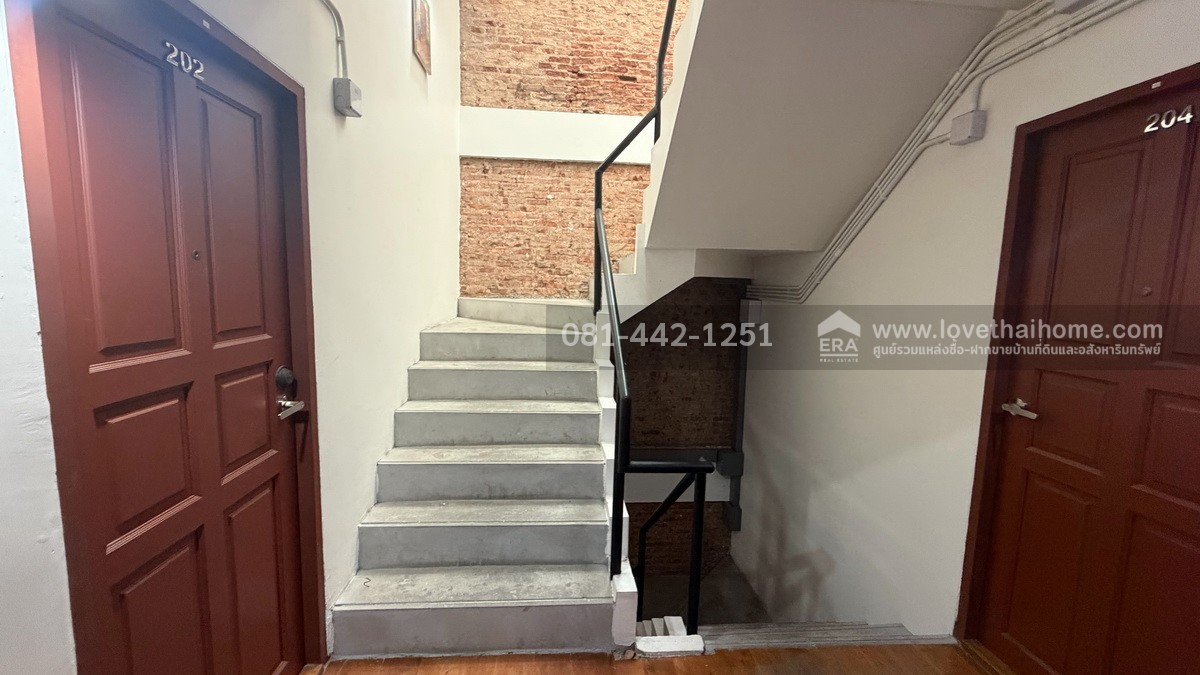 ขายหอพัก3ชั้น ถนนสี่พระยา ซอยถนนนเรศ  พื้นที่29ตรว. ขายเพียง25ล้าน ตึกปรับปรุงใหม่ ติดถนนซอย2ด้าน ทั้งซอยเติมทรัพย์กับซอยน้อมจิตร ห่างจากถนนสี่พระยาเพียงแค่250เมตรเท่านั้น