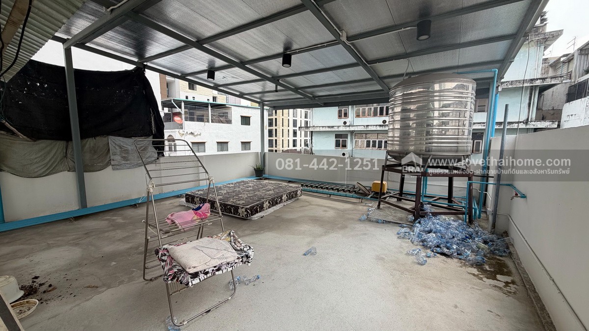 ขายหอพัก3ชั้น ถนนสี่พระยา ซอยถนนนเรศ  พื้นที่29ตรว. ขายเพียง25ล้าน ตึกปรับปรุงใหม่ ติดถนนซอย2ด้าน ทั้งซอยเติมทรัพย์กับซอยน้อมจิตร ห่างจากถนนสี่พระยาเพียงแค่250เมตรเท่านั้น