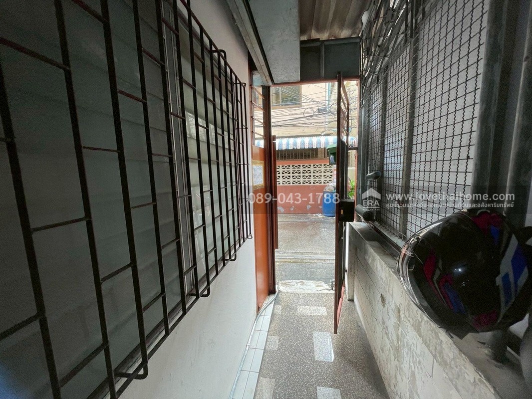 ขายตึกแถว 6 ชั้น ซอยสาธุประดิษฐ์14 พื้นที่ 12.6 ตรว. ขายเพียง 4.9 ล้านบาท พร้อมผู้เช่าเต็ม ทำเลดี เหมาะแก่การลงทุน รีบเลย!!