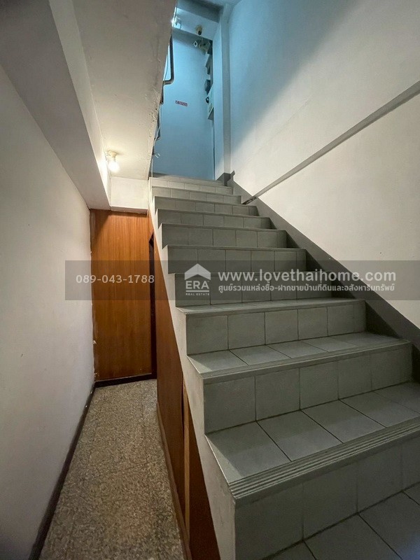 ขายตึกแถว 6 ชั้น ซอยสาธุประดิษฐ์14 พื้นที่ 12.6 ตรว. ขายเพียง 4.9 ล้านบาท พร้อมผู้เช่าเต็ม ทำเลดี เหมาะแก่การลงทุน รีบเลย!!