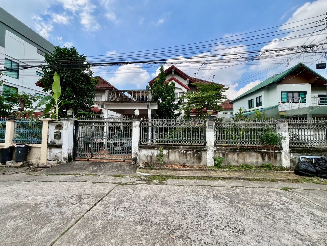 ขายบ้านเดี่ยว 2 ชั้น หมู่บ้านเคหะธานี4 ซอยมิสทีน ถนนราษฎร์พัฒนา สะพานสูง-รามคำแหง พื้นที่ 60 ตารางวา ขายเพียงแค่ 3.5 ล้านบาทเท่านั้น ราคาแบบนี้หาไม่ได้อีกแล้ว รีบจองด่วน!!