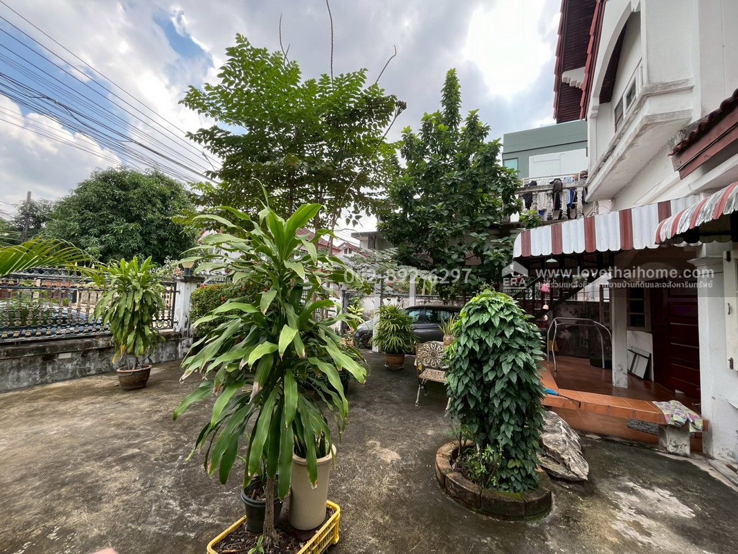 ขายบ้านเดี่ยว 2 ชั้น หมู่บ้านเคหะธานี4 ซอยมิสทีน ถนนราษฎร์พัฒนา สะพานสูง-รามคำแหง พื้นที่ 60 ตารางวา ขายเพียงแค่ 3.5 ล้านบาทเท่านั้น ราคาแบบนี้หาไม่ได้อีกแล้ว รีบจองด่วน!!