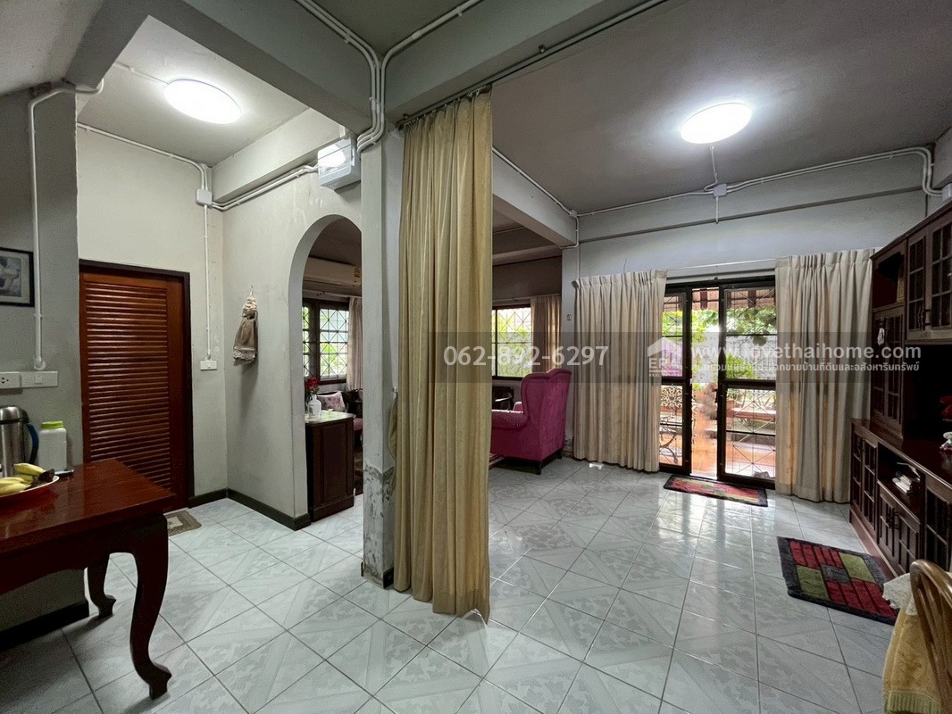 ขายบ้านเดี่ยว 2 ชั้น หมู่บ้านเคหะธานี4 ซอยมิสทีน ถนนราษฎร์พัฒนา สะพานสูง-รามคำแหง พื้นที่ 60 ตารางวา ขายเพียงแค่ 3.5 ล้านบาทเท่านั้น ราคาแบบนี้หาไม่ได้อีกแล้ว รีบจองด่วน!!