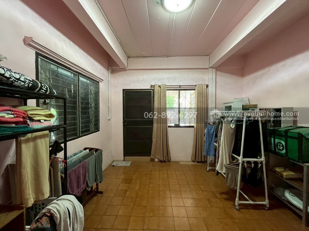 ขายบ้านเดี่ยว 2 ชั้น หมู่บ้านเคหะธานี4 ซอยมิสทีน ถนนราษฎร์พัฒนา สะพานสูง-รามคำแหง พื้นที่ 60 ตารางวา ขายเพียงแค่ 3.5 ล้านบาทเท่านั้น ราคาแบบนี้หาไม่ได้อีกแล้ว รีบจองด่วน!!