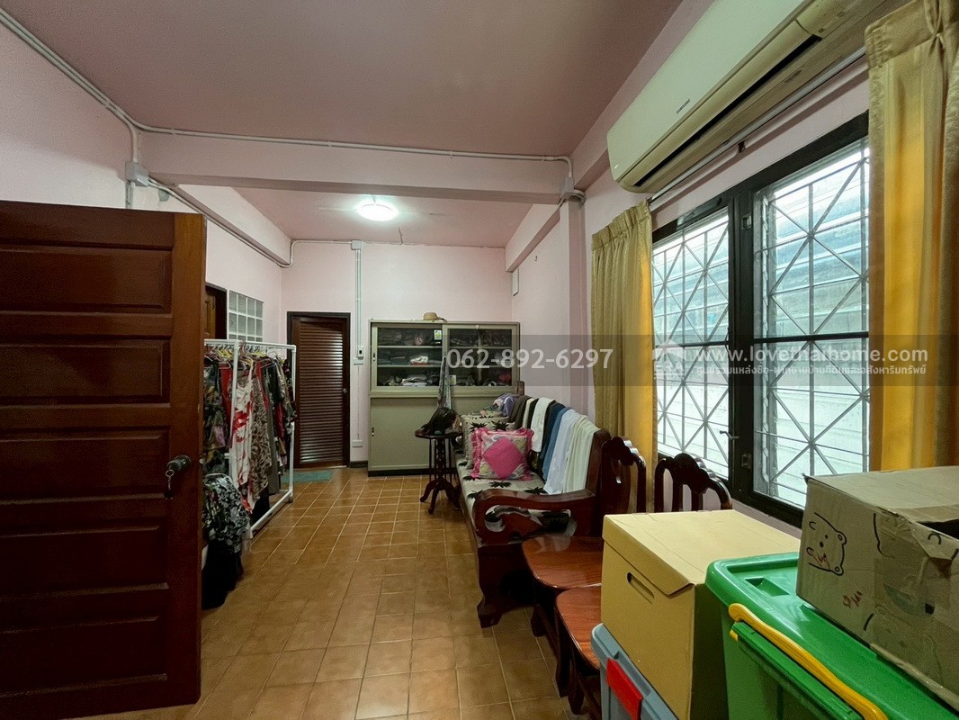 ขายบ้านเดี่ยว 2 ชั้น หมู่บ้านเคหะธานี4 ซอยมิสทีน ถนนราษฎร์พัฒนา สะพานสูง-รามคำแหง พื้นที่ 60 ตารางวา ขายเพียงแค่ 3.5 ล้านบาทเท่านั้น ราคาแบบนี้หาไม่ได้อีกแล้ว รีบจองด่วน!!