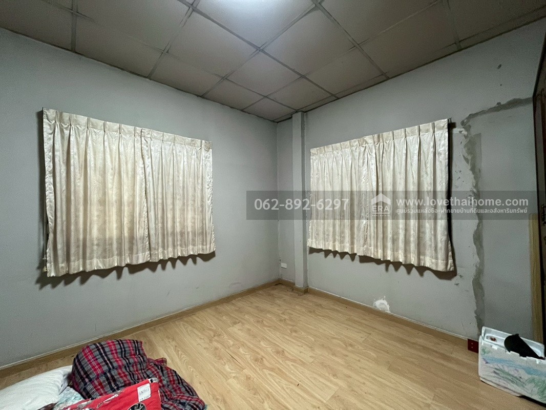 ขายบ้านเดี่ยว 2 ชั้น หมู่บ้านเคหะธานี4 ซอยมิสทีน ถนนราษฎร์พัฒนา สะพานสูง-รามคำแหง พื้นที่ 60 ตารางวา ขายเพียงแค่ 3.5 ล้านบาทเท่านั้น ราคาแบบนี้หาไม่ได้อีกแล้ว รีบจองด่วน!!