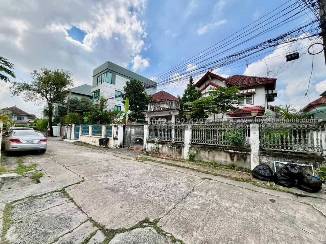 ขายบ้านเดี่ยว 2 ชั้น หมู่บ้านเคหะธานี4 ซอยมิสทีน ถนนราษฎร์พัฒนา สะพานสูง-รามคำแหง พื้นที่ 60 ตารางวา ขายเพียงแค่ 3.5 ล้านบาทเท่านั้น ราคาแบบนี้หาไม่ได้อีกแล้ว รีบจองด่วน!!