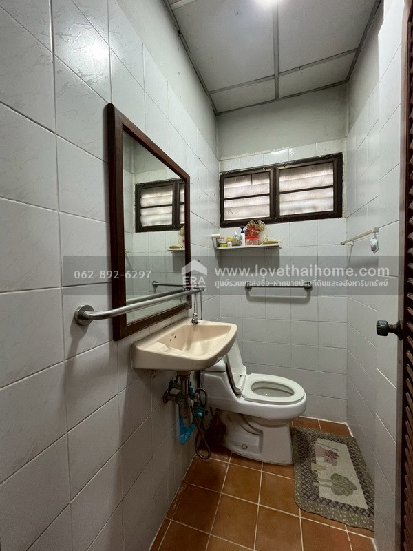 ขายบ้านเดี่ยว 2 ชั้น หมู่บ้านเคหะธานี4 ซอยมิสทีน ถนนราษฎร์พัฒนา สะพานสูง-รามคำแหง พื้นที่ 60 ตารางวา ขายเพียงแค่ 3.5 ล้านบาทเท่านั้น ราคาแบบนี้หาไม่ได้อีกแล้ว รีบจองด่วน!!