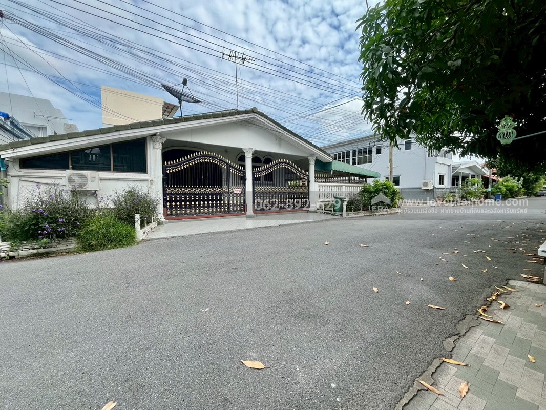 ขายบ้านเดี่ยว ซอยวิภาวดี-รังสิต33 หมู่บ้านเปรมประชา-ดอนเมือง ขนาด 64 ตารางวา หลังมุม ติดถนน 2 ด้าน ขายเพียงแค่ 2.9 ล้านบาทเท่านั้น ทำเลทอง