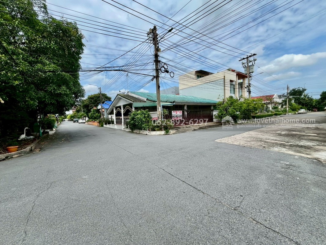 ขายบ้านเดี่ยว ซอยวิภาวดี-รังสิต33 หมู่บ้านเปรมประชา-ดอนเมือง ขนาด 64 ตารางวา หลังมุม ติดถนน 2 ด้าน ขายเพียงแค่ 2.9 ล้านบาทเท่านั้น ทำเลทอง