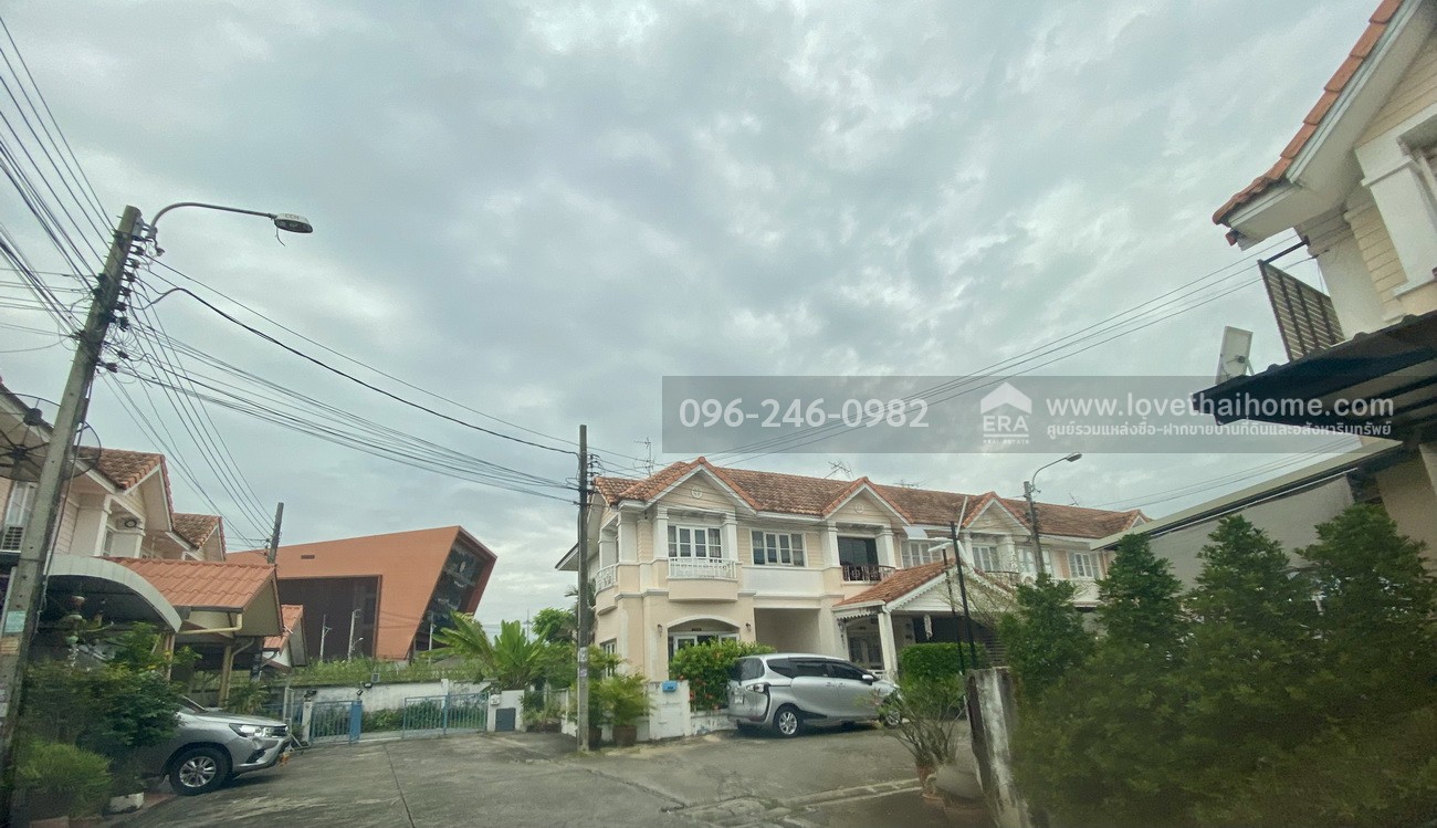 ขายทาวน์เฮ้าส์ ปากเกร็ด นนทบุรี หมู่บ้านเปี่ยมสุขติวานนท์ 2 สุขาประชาสรรค์ 3 พื้นที่ 20 ตรว. ขายถูกที่สุดในโครงการ ทำเลนี้หาราคาแบบนี้ยากแล้ว กว้าง 6x13.3 ม. หันหน้าทิศตะวันออก