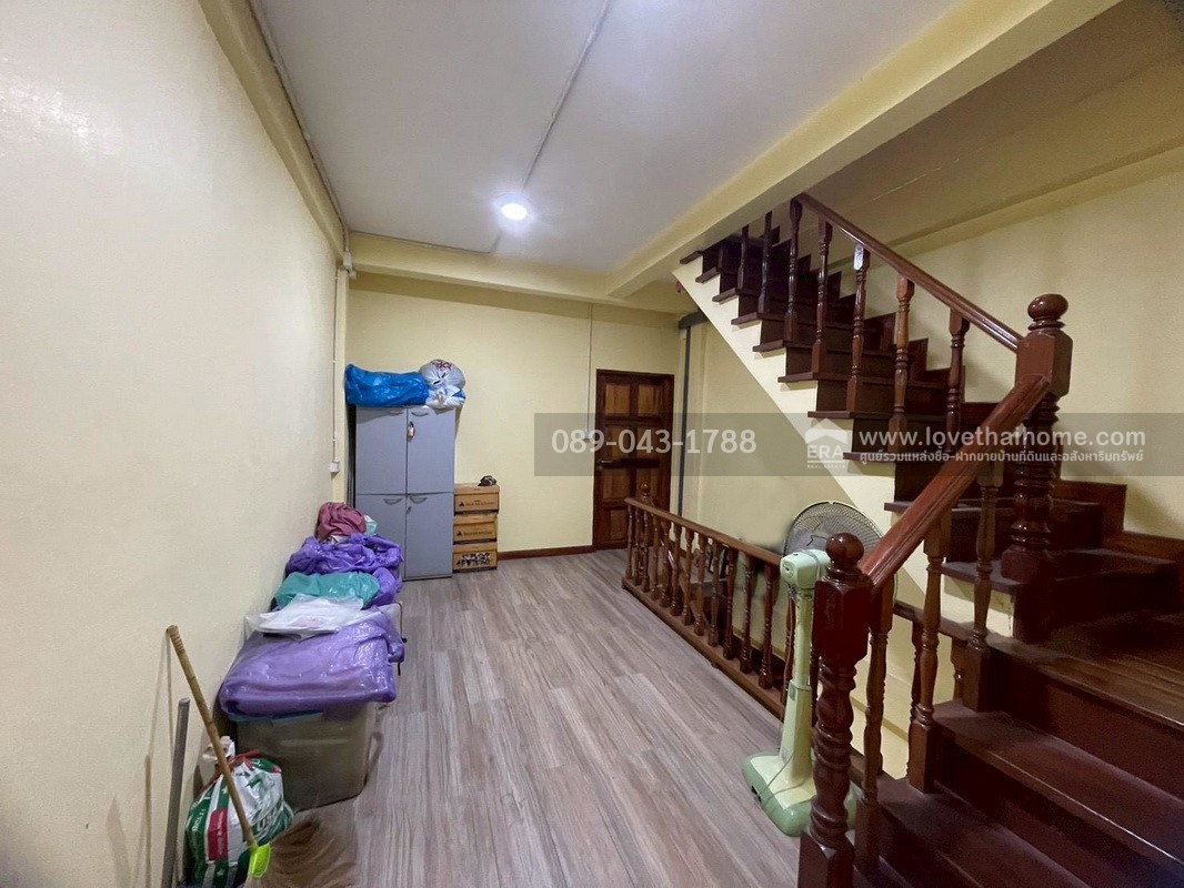 ขายตึกแถว 3 ชั้น ซอยจันทน์43 แยก26-1 หมู่บ้านเพชรไผ่เงิน พื้นที่ 12 ตร.วา ขายเพียง 3.8 ล้านบาท ตกแต่งแล้ว สภาพดี พร้อมเข้าอยู่ ราคาคุ้มที่สุดในโครงการ มีใครให้ได้มากกว่านี้อีกมั้ย!!