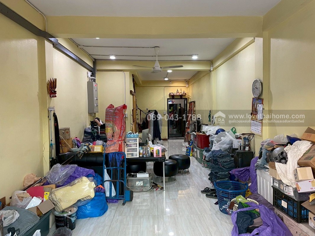 ขายตึกแถว 3 ชั้น ซอยจันทน์43 แยก26-1 หมู่บ้านเพชรไผ่เงิน พื้นที่ 12 ตร.วา ขายเพียง 3.8 ล้านบาท ตกแต่งแล้ว สภาพดี พร้อมเข้าอยู่ ราคาคุ้มที่สุดในโครงการ มีใครให้ได้มากกว่านี้อีกมั้ย!!