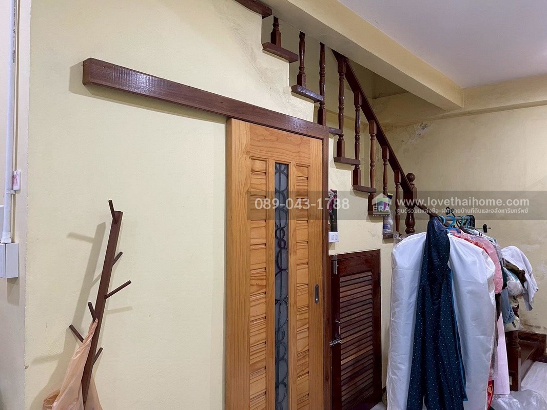 ขายตึกแถว 3 ชั้น ซอยจันทน์43 แยก26-1 หมู่บ้านเพชรไผ่เงิน พื้นที่ 12 ตร.วา ขายเพียง 3.8 ล้านบาท ตกแต่งแล้ว สภาพดี พร้อมเข้าอยู่ ราคาคุ้มที่สุดในโครงการ มีใครให้ได้มากกว่านี้อีกมั้ย!!