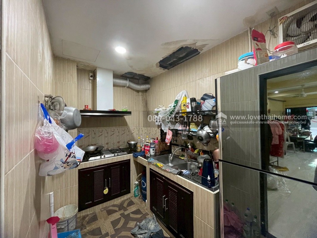 ขายตึกแถว 3 ชั้น ซอยจันทน์43 แยก26-1 หมู่บ้านเพชรไผ่เงิน พื้นที่ 12 ตร.วา ขายเพียง 3.8 ล้านบาท ตกแต่งแล้ว สภาพดี พร้อมเข้าอยู่ ราคาคุ้มที่สุดในโครงการ มีใครให้ได้มากกว่านี้อีกมั้ย!!