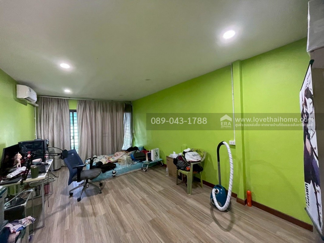 ขายตึกแถว 3 ชั้น ซอยจันทน์43 แยก26-1 หมู่บ้านเพชรไผ่เงิน พื้นที่ 12 ตร.วา ขายเพียง 3.8 ล้านบาท ตกแต่งแล้ว สภาพดี พร้อมเข้าอยู่ ราคาคุ้มที่สุดในโครงการ มีใครให้ได้มากกว่านี้อีกมั้ย!!