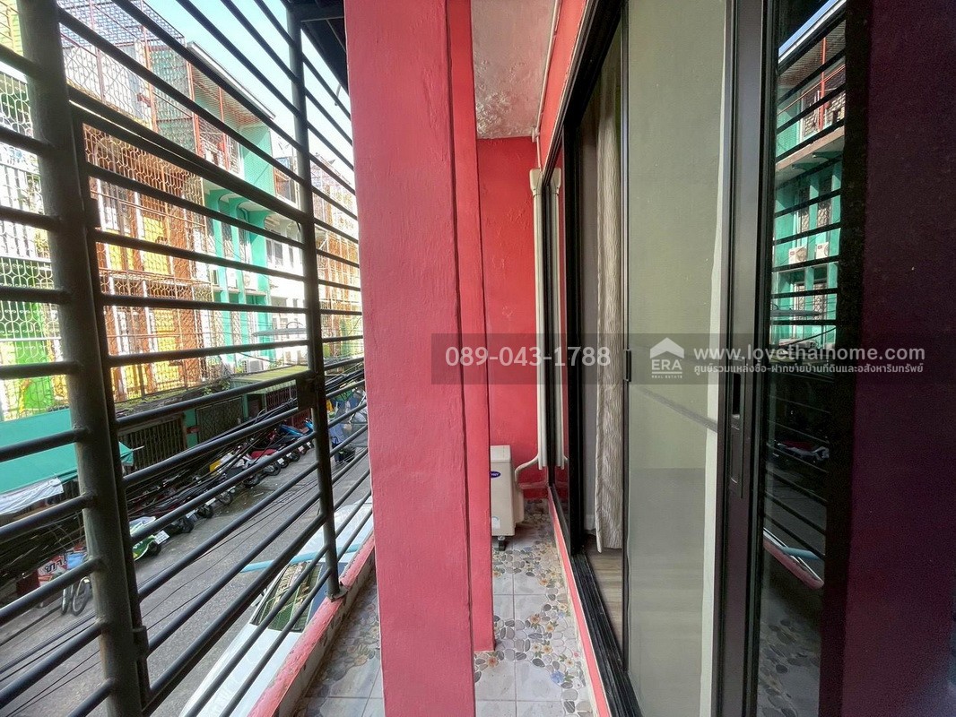 ขายตึกแถว 3 ชั้น ซอยจันทน์43 แยก26-1 หมู่บ้านเพชรไผ่เงิน พื้นที่ 12 ตร.วา ขายเพียง 3.8 ล้านบาท ตกแต่งแล้ว สภาพดี พร้อมเข้าอยู่ ราคาคุ้มที่สุดในโครงการ มีใครให้ได้มากกว่านี้อีกมั้ย!!