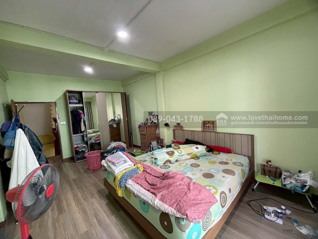 ขายตึกแถว 3 ชั้น ซอยจันทน์43 แยก26-1 หมู่บ้านเพชรไผ่เงิน พื้นที่ 12 ตร.วา ขายเพียง 3.8 ล้านบาท ตกแต่งแล้ว สภาพดี พร้อมเข้าอยู่ ราคาคุ้มที่สุดในโครงการ มีใครให้ได้มากกว่านี้อีกมั้ย!!