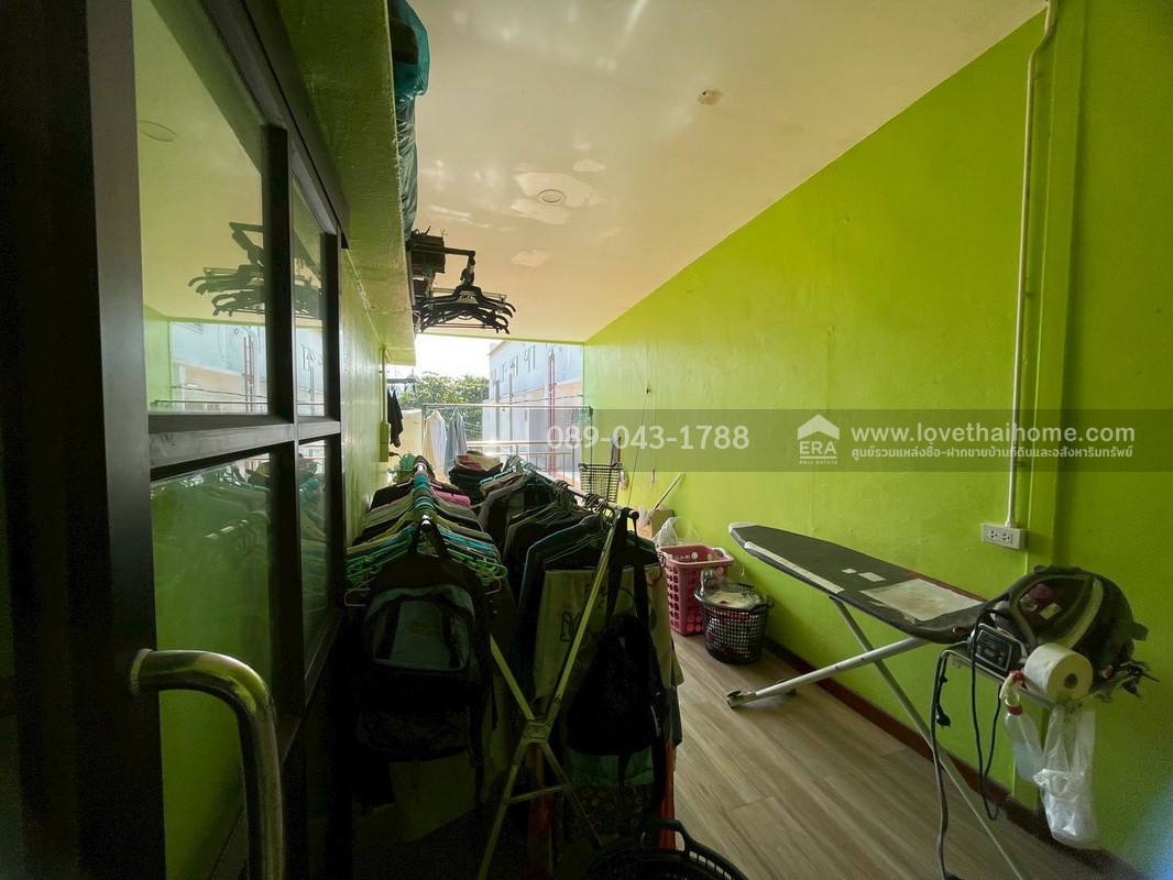 ขายตึกแถว 3 ชั้น ซอยจันทน์43 แยก26-1 หมู่บ้านเพชรไผ่เงิน พื้นที่ 12 ตร.วา ขายเพียง 3.8 ล้านบาท ตกแต่งแล้ว สภาพดี พร้อมเข้าอยู่ ราคาคุ้มที่สุดในโครงการ มีใครให้ได้มากกว่านี้อีกมั้ย!!