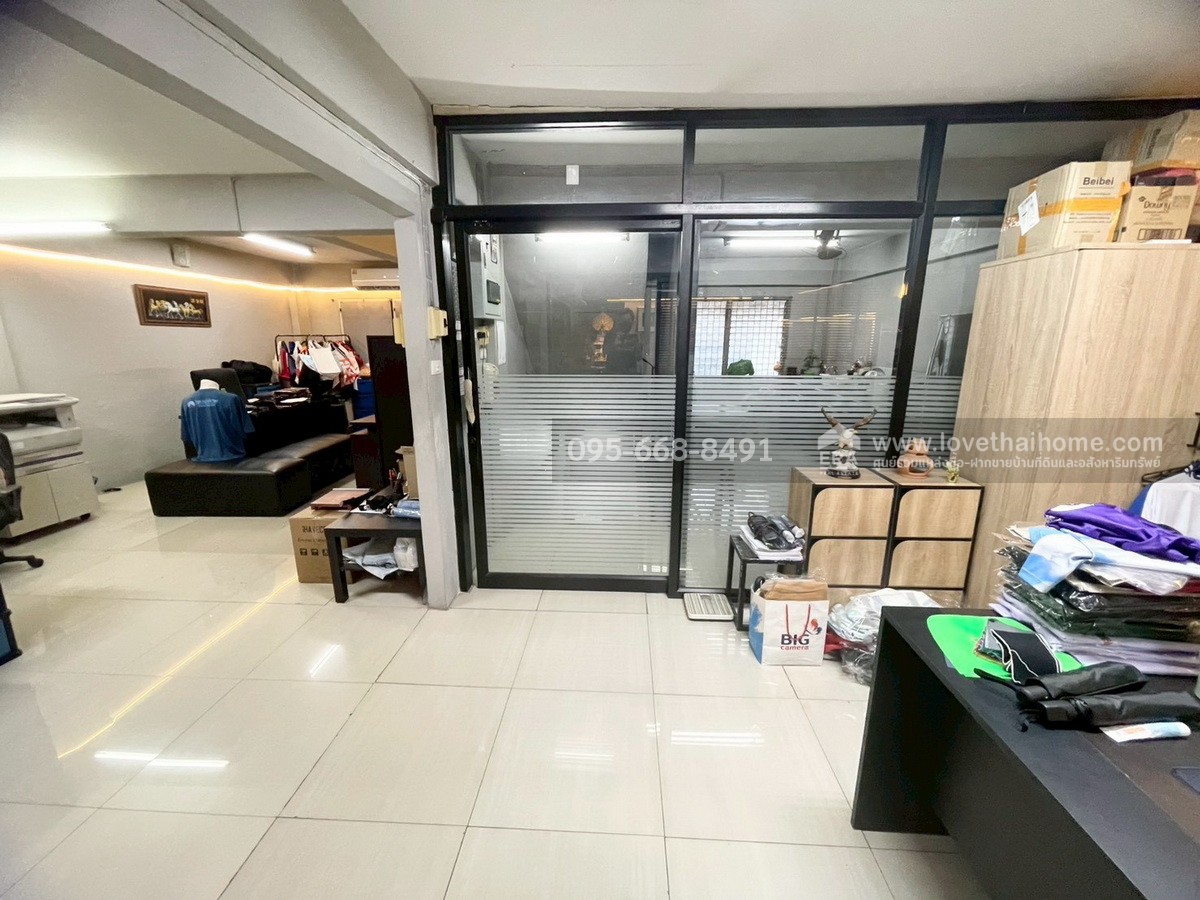 ขายตึกแถว 4 ชั้น ติดถนนใหญ่พุทธมณฑลสาย3 ทำเลตลิ่งชัน มี 2 คูหา (เชื่อมถึงกัน) 34 ตร.วา เหมาะอยู่อาศัย หรือเปิดกิจการได้ทันที ด้านหลังทำเป็นโกดังเก็บของ