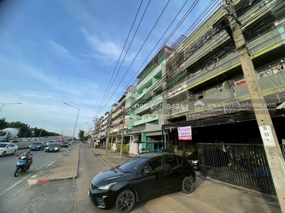 ขายตึกแถว 4 ชั้น ติดถนนใหญ่พุทธมณฑลสาย3 ทำเลตลิ่งชัน มี 2 คูหา (เชื่อมถึงกัน) 34 ตร.วา เหมาะอยู่อาศัย หรือเปิดกิจการได้ทันที ด้านหลังทำเป็นโกดังเก็บของ