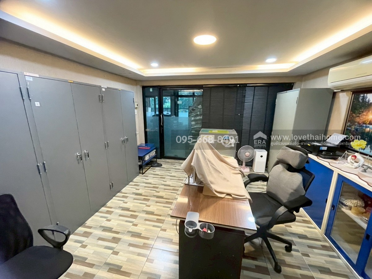 ขายตึกแถว 4 ชั้น ติดถนนใหญ่พุทธมณฑลสาย3 ทำเลตลิ่งชัน มี 2 คูหา (เชื่อมถึงกัน) 34 ตร.วา เหมาะอยู่อาศัย หรือเปิดกิจการได้ทันที ด้านหลังทำเป็นโกดังเก็บของ